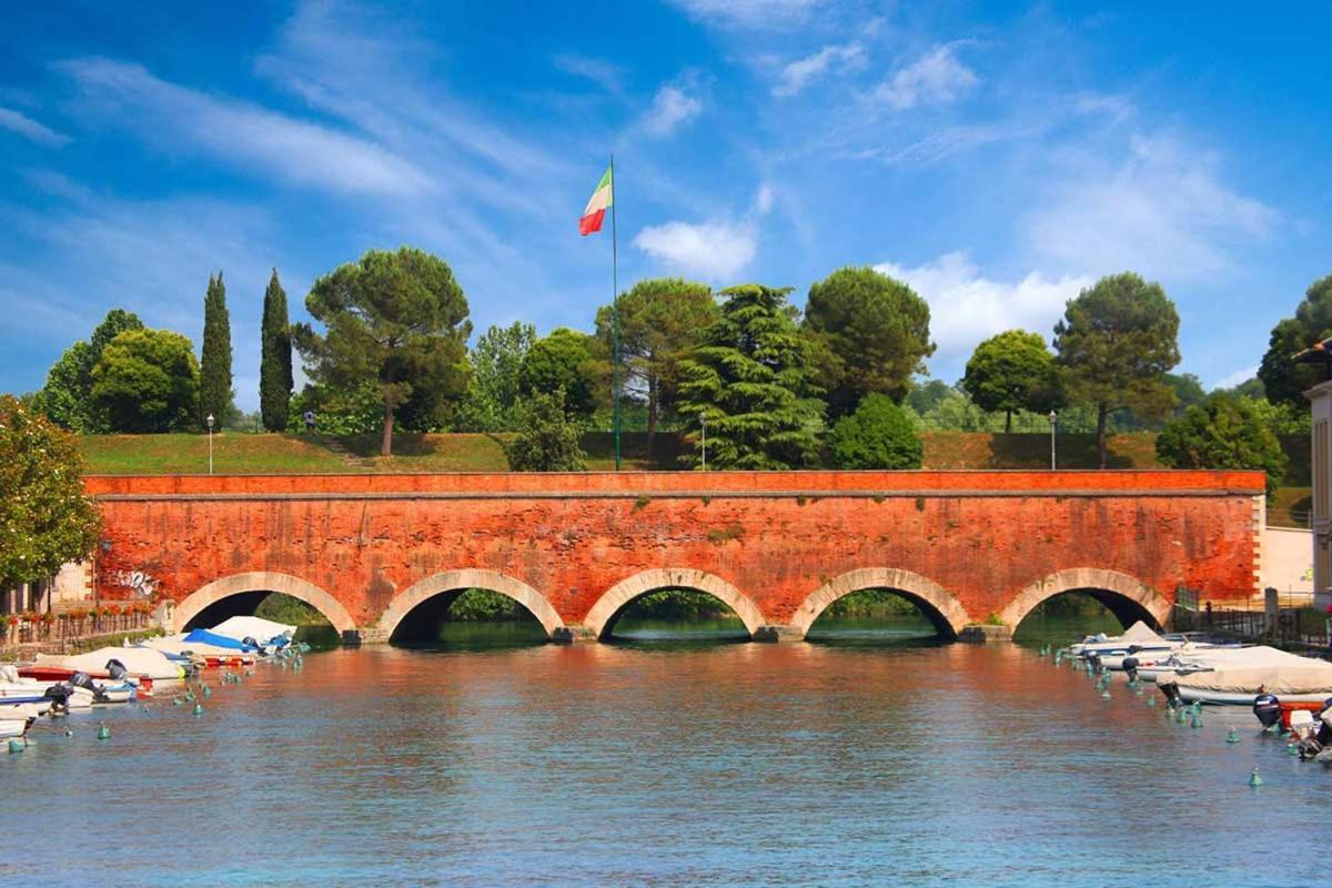Acqua Verde Appartamenti ペスキエーラ・デル・ガルダ エクステリア 写真